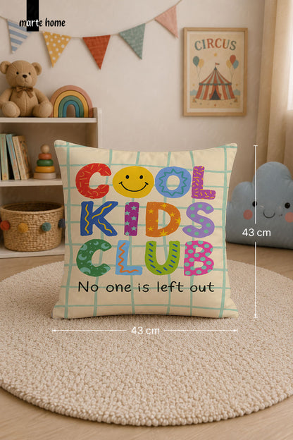 COOL KIDS CLUB - RENKLİ DİJİTAL BASKILI ÇOCUK KIRLENT KILIFI - 43x43 CM