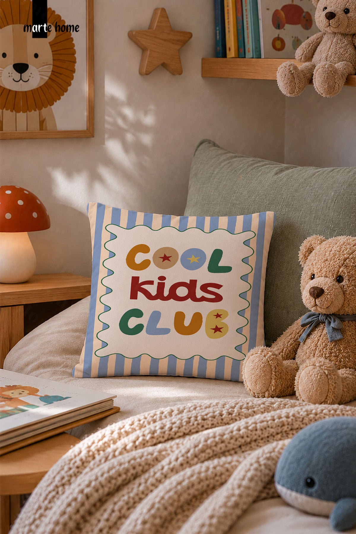 COOL KIDS CLUB - RENKLİ DİJİTAL BASKILI ÇOCUK KIRLENT KILIFI - 43x43 CM