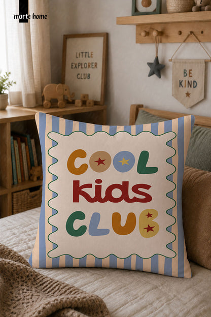 COOL KIDS CLUB - RENKLİ DİJİTAL BASKILI ÇOCUK KIRLENT KILIFI - 43x43 CM