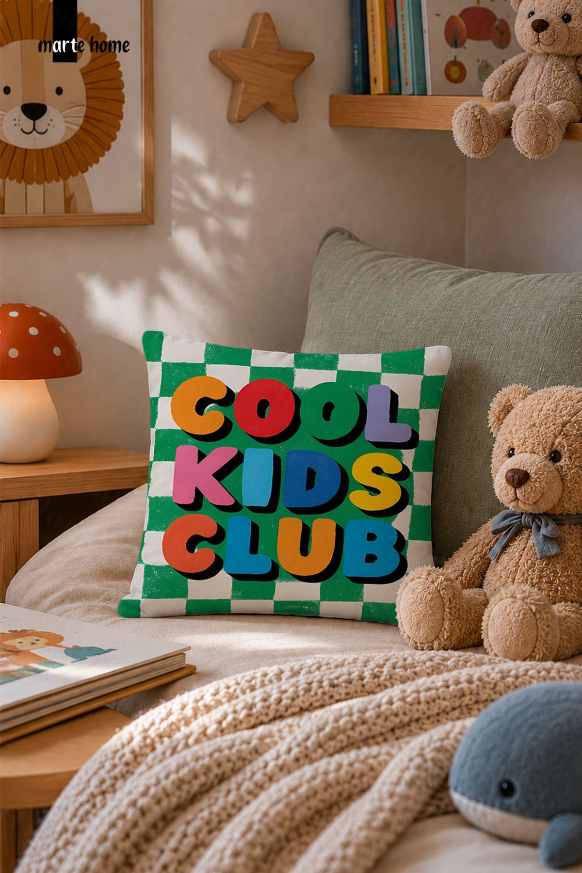 COOL KIDS CLUB - RENKLİ DİJİTAL BASKILI ÇOCUK KIRLENT KILIFI - 43x43 CM