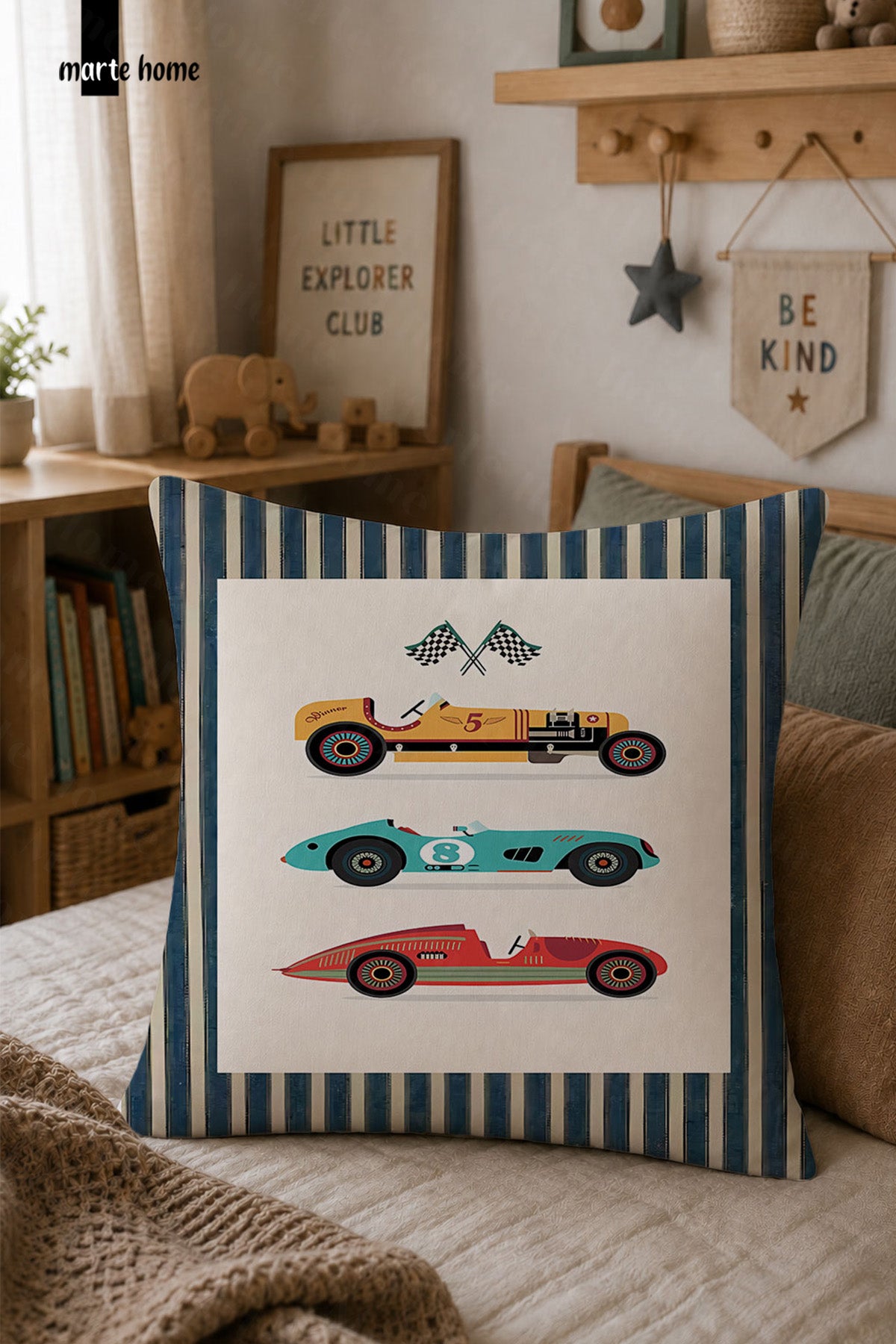 CARS - RENKLİ DİJİTAL BASKILI ÇOCUK KIRLENT KILIFI - 43x43 CM