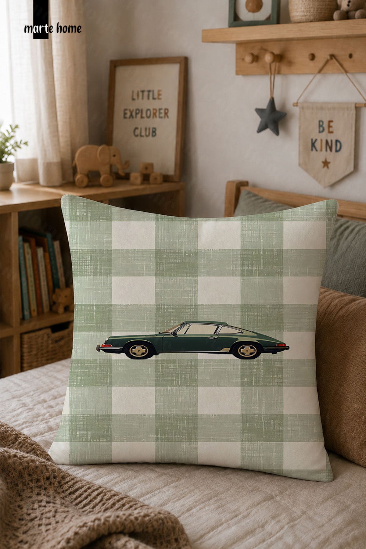 CARS - RENKLİ DİJİTAL BASKILI ÇOCUK KIRLENT KILIFI - 43x43 CM